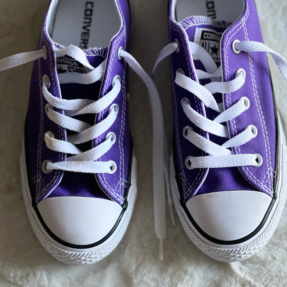 Girl's sneakers